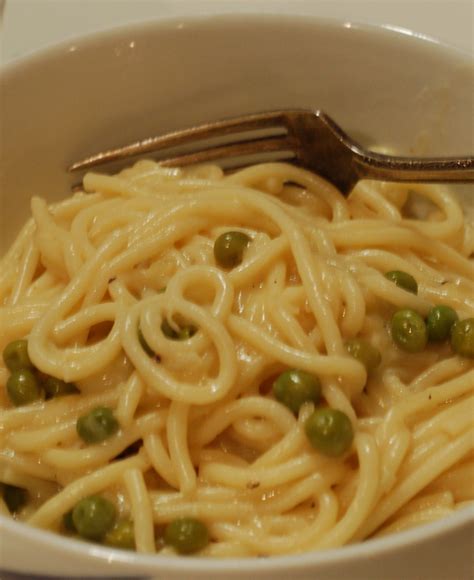 feast with bron: Spaghetti with Peas and Cream