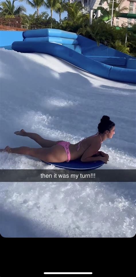 Charli getting a thicc booty photo from her Snapchat : r/CharliDamelioMommy