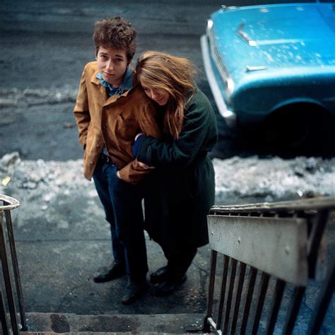 Bob Dylan and girlfriend (1963). : r/OldSchoolCool