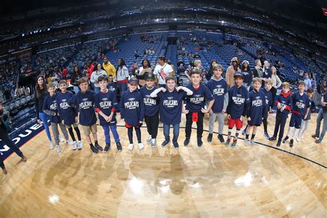 Photos: Pelicans vs. Spurs | Fans and Entertainment 12/22/22 Photo ...