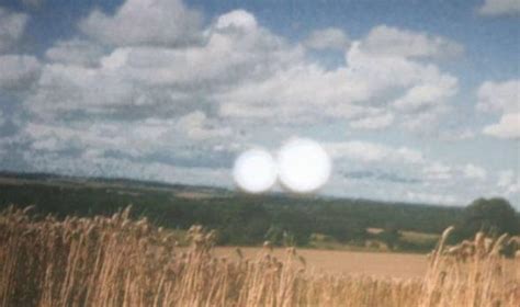 UFO Sightings: This man snapped numerous UFOs and mysterious objects ...