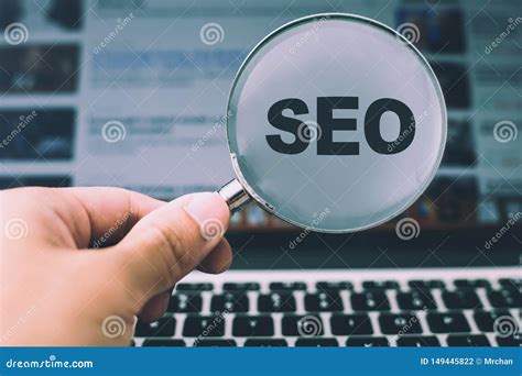 SEO概念图标是指搜索引擎对网站流量的优化在线促销排名和改进售3D插图SEO计算机键显示互联网营销和优化高清图片下载-正版图片 ...