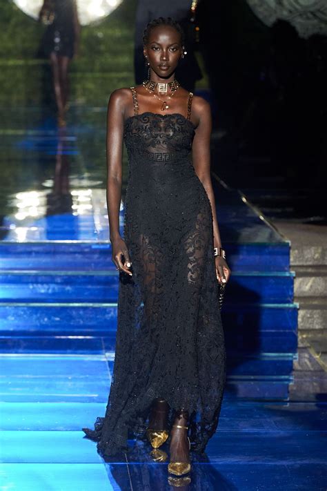 How do you say Fendace? Kate Moss, Naomi Campbell, and more step out in ...