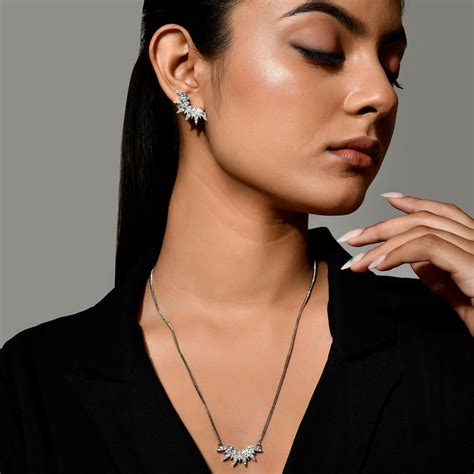 Fireworks Sparkle Burst Pendant Set – VOYLLA