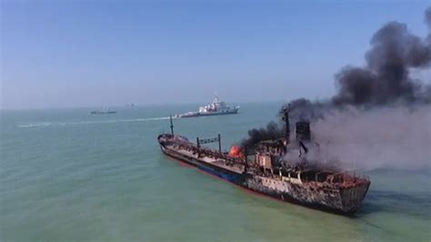 上海长江口外两船相撞导致油船起火，3人被救14人失踪_暖心帧_澎湃新闻-The Paper