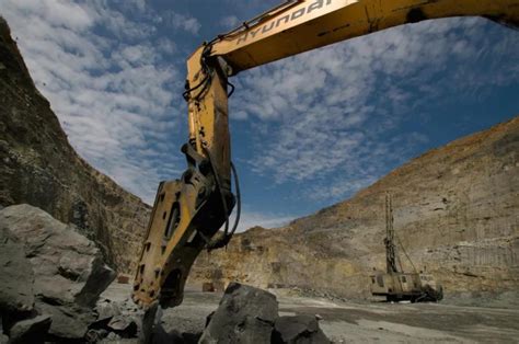 八钢矿业揭牌！_行业资讯_行业动态_新疆矿业网