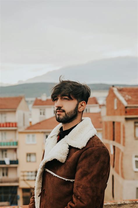 People Standing Viewing 的图像结果