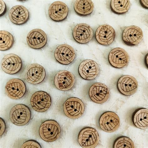Pack Of 5 Leaf Carved Buttons – Sanskruti