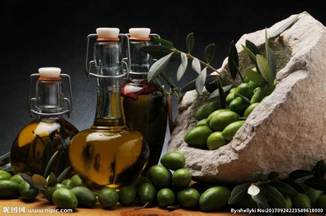 橄榄油图片-橄榄和新鲜榨出来的橄榄油素材-高清图片-摄影照片-寻图免费打包下载