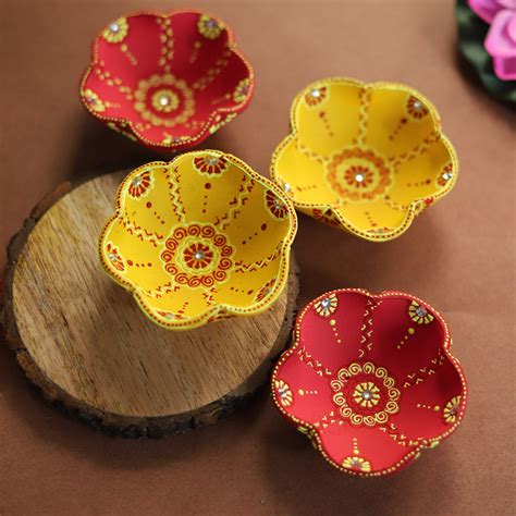 Kanti Handpainted Terracotta Diya (Set Of 4) – Samskara Home