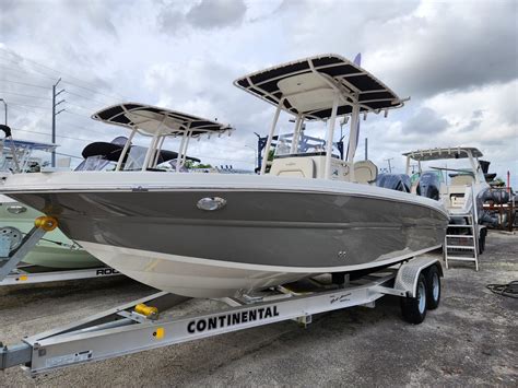 2023 STINGRAY 236CC - Bob Hewes Boats | Florida Boat Sales