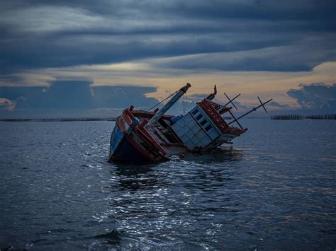 突发！舟山海域发生船舶碰撞事故，已致1人死亡2人失联_浙江