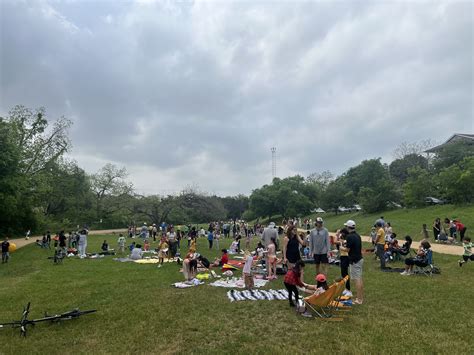 What the total solar eclipse looked like across Texas - Axios Austin