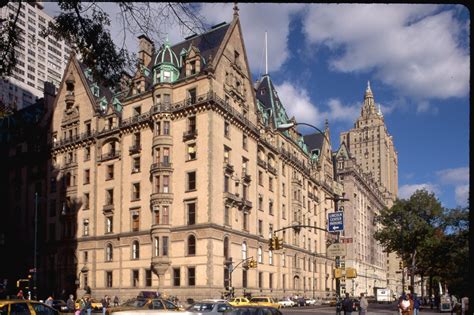 Dakota Apartments, Architecture of the Rich and Famous