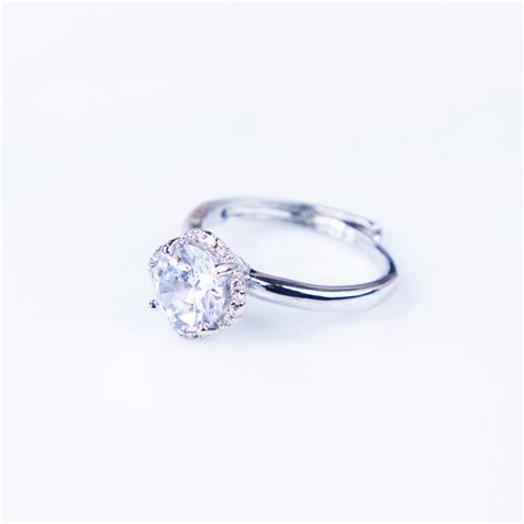 Classic Round Solitaire Ring – Anok