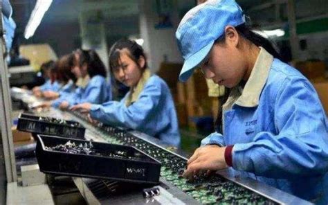 2020年深圳中位数工资5199元，电子厂普工每天上12个小时都难达到_腾讯新闻