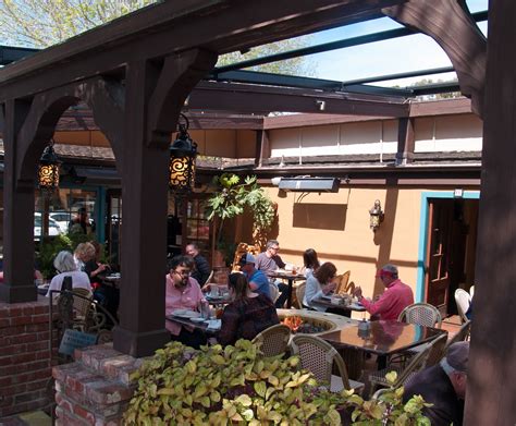 15 Best Dog Friendly Restaurants in Carmel-by-the-Sea