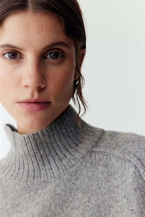 Women's Gray melange MAMA Mock Turtleneck Sweater | H&M CA