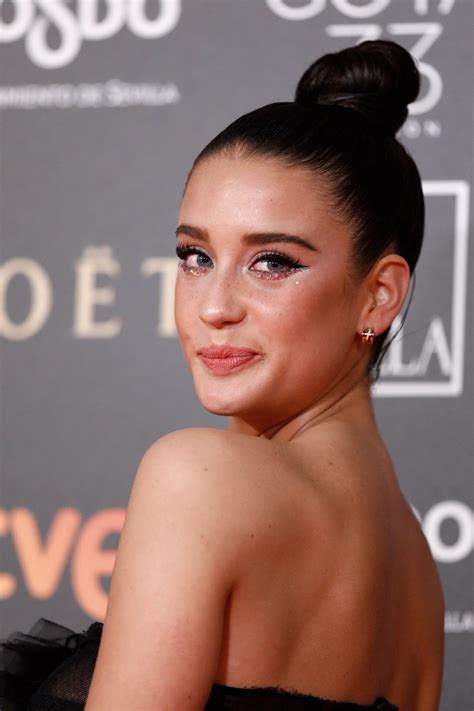 María Pedraza en los Premios Goya o cómo llevar el eyeliner en 2019 | Maquillaje de novia ...