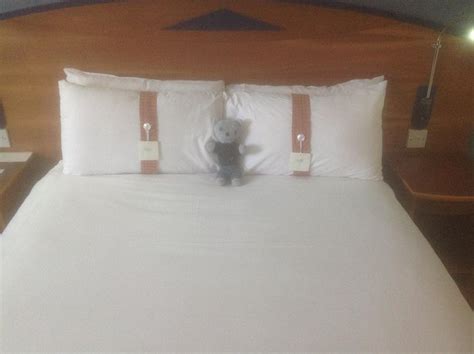 KNOWSLEY INN & LOUNGE (Knowsley Village) - Hotel Reviews, Photos, Rate ...