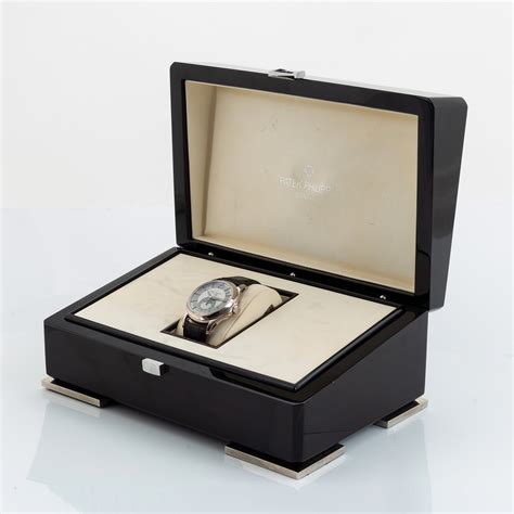 Patek Philippe, Annual Calendar Moon Phase, ca 2012. - Bukowskis