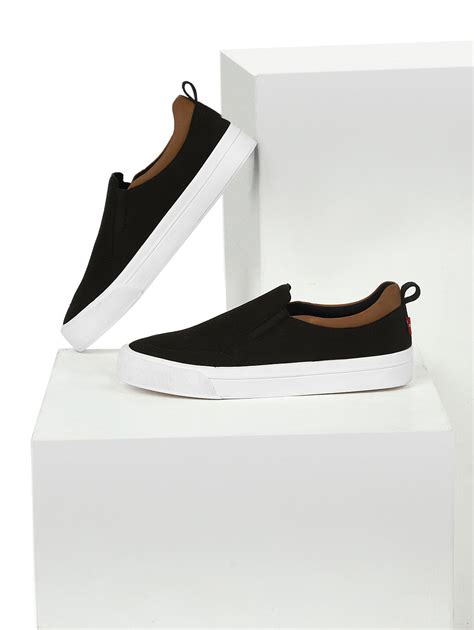 Buy stylish men's slip ons online – Levis India Store