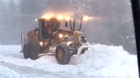 WSDOT crews clear snow at Blewett Pass