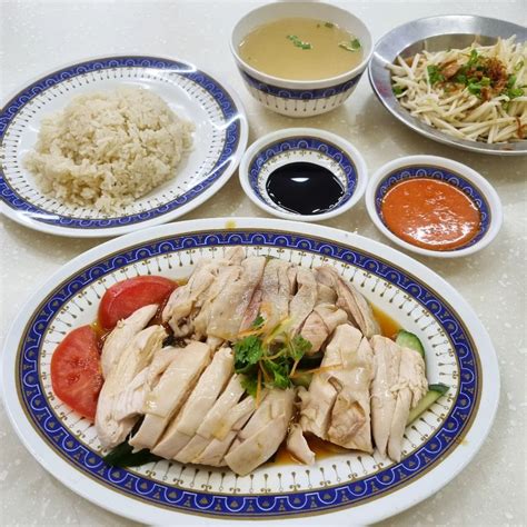 Lucky Plaza Food Guide: 12 Best Places To Eat At | Eatbook.sg