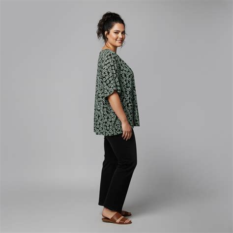Black Floral Knit Drop-Shoulder Top – CALAE