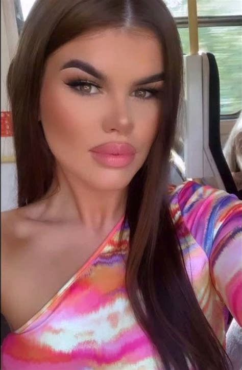 Mom punches teeth out over spilled wine in latest gender reveal party foul