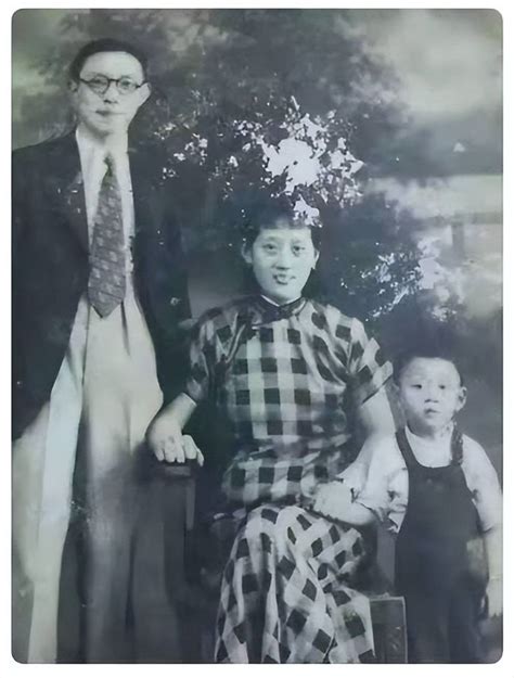 老照片：十张九十年代家庭照，其中三张女主人颜值真高_西装_领带_生活
