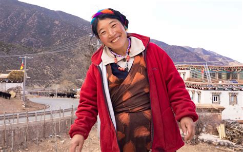 潇湘家书｜让藏族小朋友，新年穿上温暖的新衣服_西藏