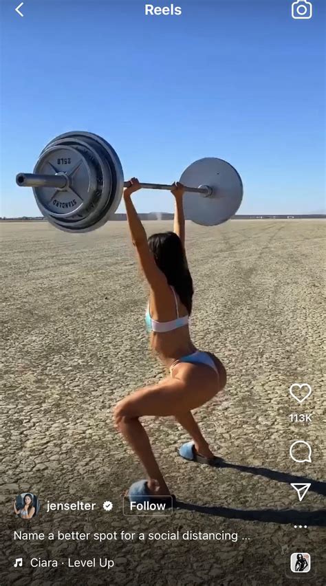 (Jen Selter) why do people even follow her? She has horrible form, uses ...