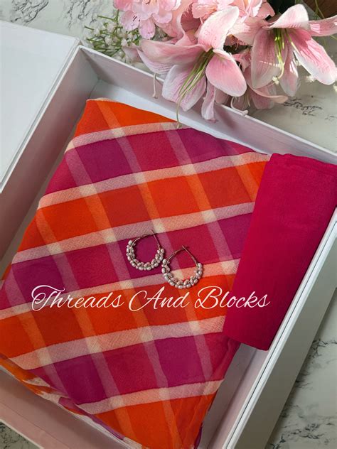 Kesar Gulabi Leheriya Saree – Threads & Blocks