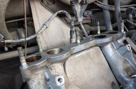 Installing Intake Manifold 的图像结果