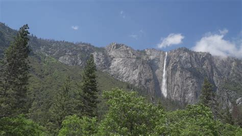 Ribbon Fall in Yosemite National Park California, Flows Off a Cliff on ...