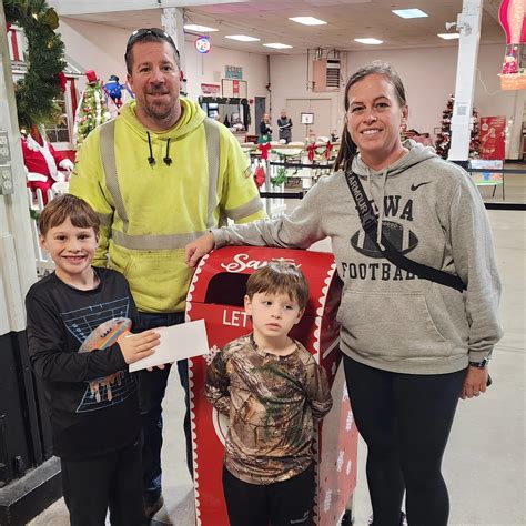 Free Family Holiday Fun | Cedar Rapids, Iowa | Hawkeye Downs Santa ...