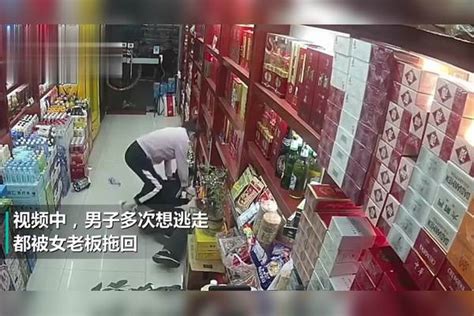 男子进烟酒店内偷酒，不料被女老板一把撂倒：身手不凡_烟酒店_男子