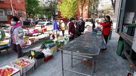 追踪：蔬菜直通车来了！老人买菜不犯难_北京日报网