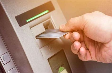 मदद करने के बहाने ठग ने व्यक्ति का बदला डेबिट कार्ड, फिर खाते से निकाले ...