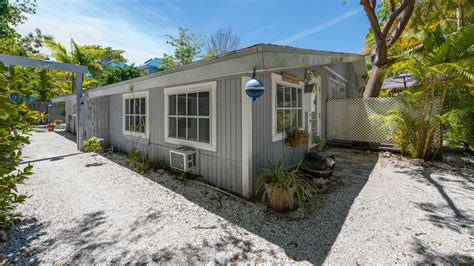 Tarpon Tale Inn from ₹ 13,701. Sanibel Hotel Deals & Reviews - KAYAK