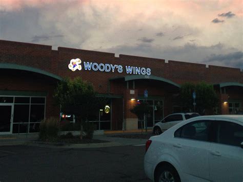 Woody's Wings N' Things | Aurora | Wings | Restaurant