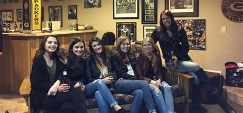 Optical Illusion Of 6 Girls With 5 Pairs Of Legs That Has Left People ...