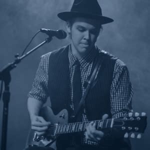 AKG D5 Professional dynamic supercardioid vocal microphone for lead and ...