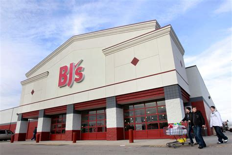 Ways to Shop at BJ's Without a Membership | Reader's Digest
