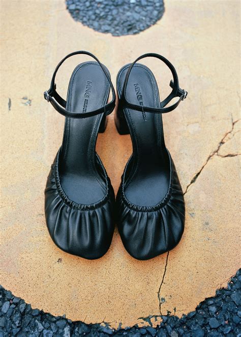 Leather high heel shoe with gathered toe - Women | MANGO USA