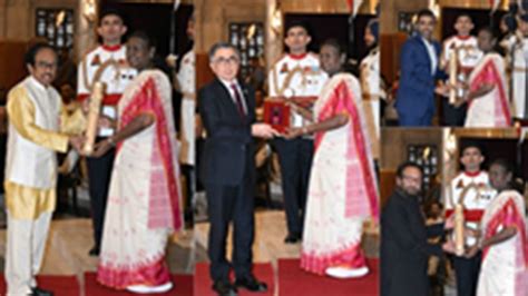 राष्ट्रपति द्रौपदी मुर्मू ने 71 हस्तियों को पद्म पुरस्कारों से किया ...