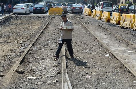 This Woman Recreated An Iconic World War II Photo In The Dug Up Roads ...