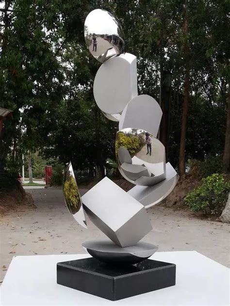 惠州华润小径湾兔子玻璃钢雕塑-雕塑艺术-蓉馨景观艺术