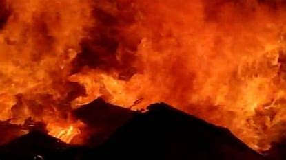 Rajarhat Fire: গভীর রাতে রাজারহাটে অগ্নিকাণ্ড...! ভয়াবহ আগুনে পুড়ে ...